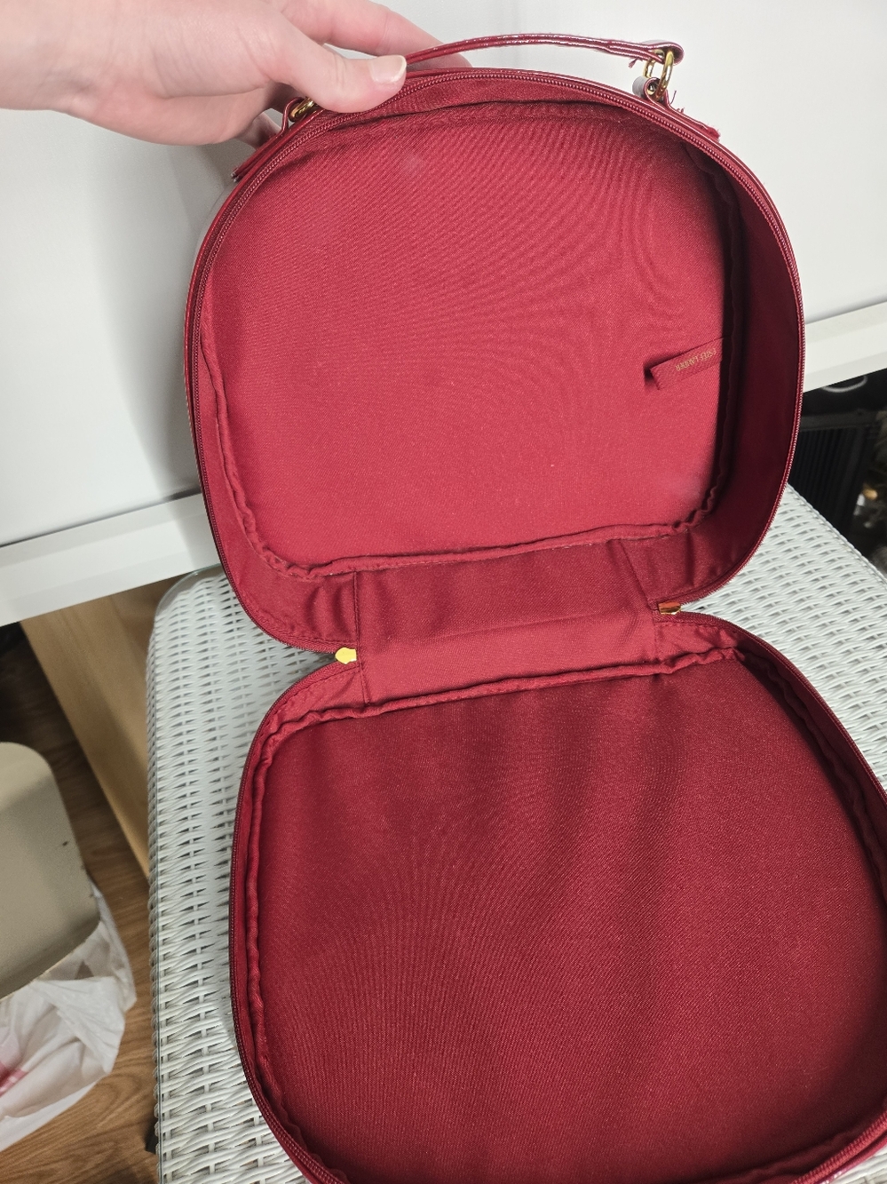 Estee Lauder Shiny Red Mini Bag - Picture 12 of 16